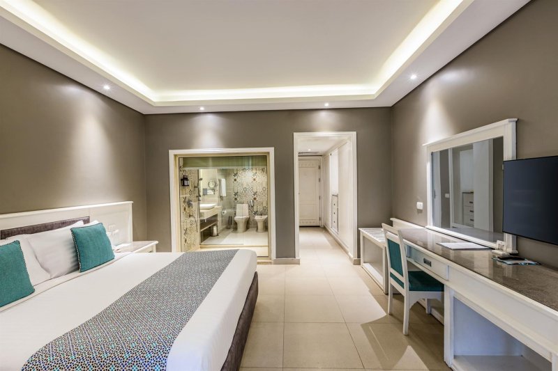 Deluxe Side Sea View Room