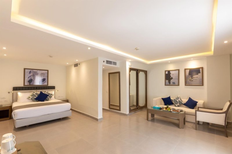 JUNIOR SUITE CITY VIEW ROOM