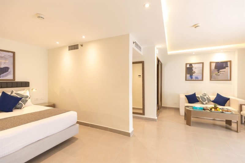 JUNIOR SUITE CITY VIEW ROOM