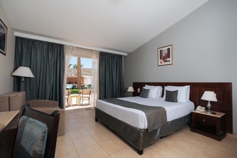 Bungalow Garden/Pool View Room