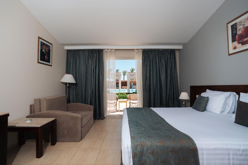 Bungalow Garden/Pool View Room