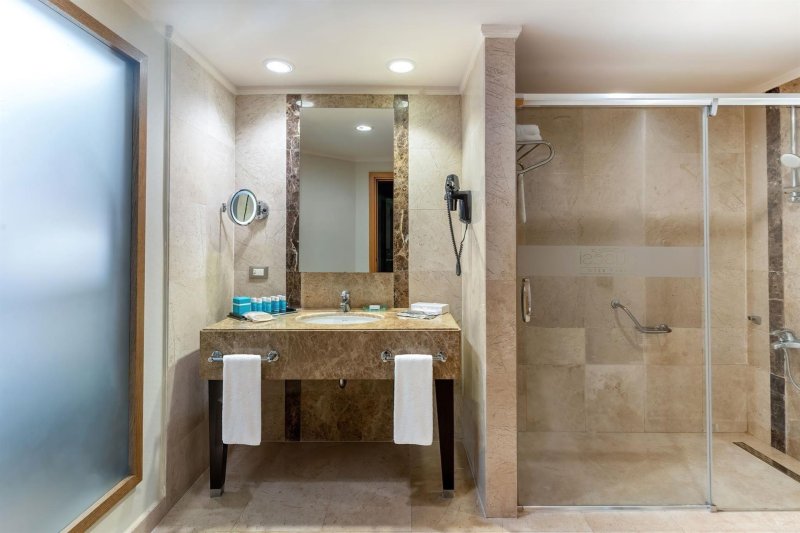 Deluxe Superior Pool Access