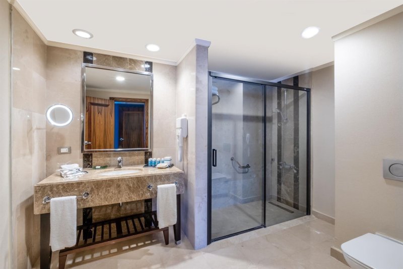 Senior Suite Land View