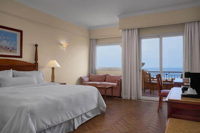 Deluxe Golf Sea View Room