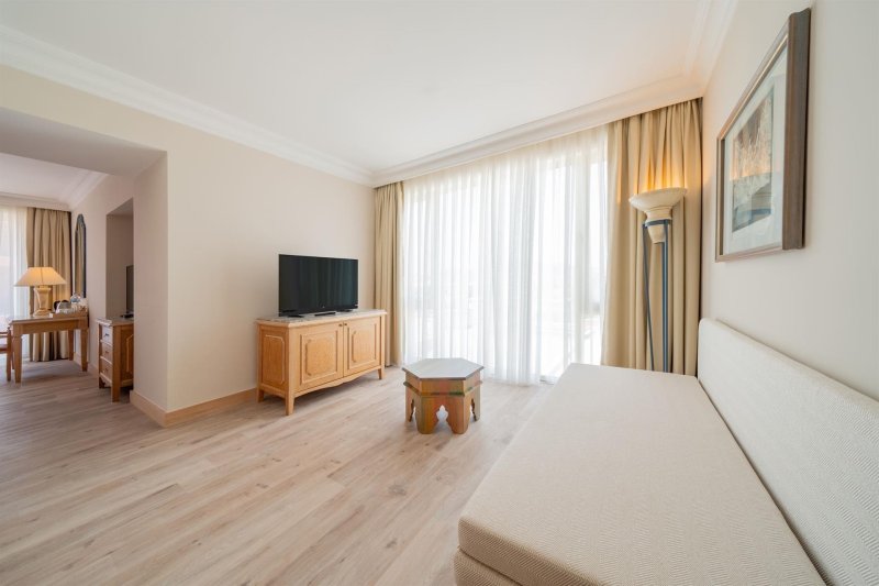 Main Building Junior Suite Land