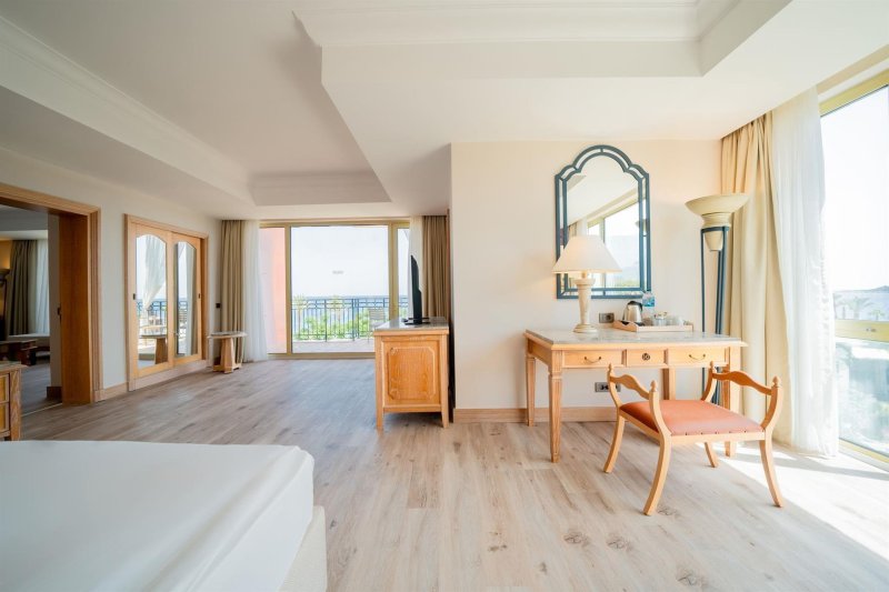 Main Building Deluxe Suite Side Sea