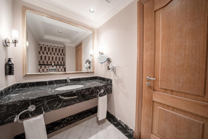 Main Building Deluxe Suite Side Sea