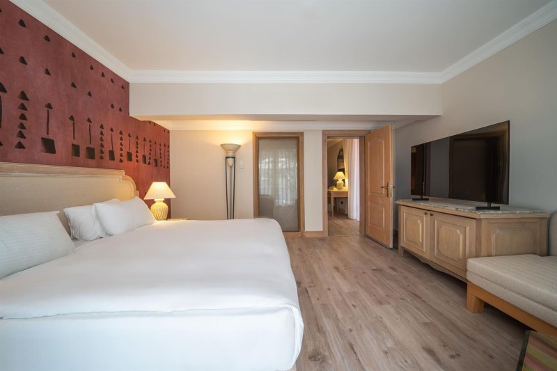 Main Building Swimup Family Room