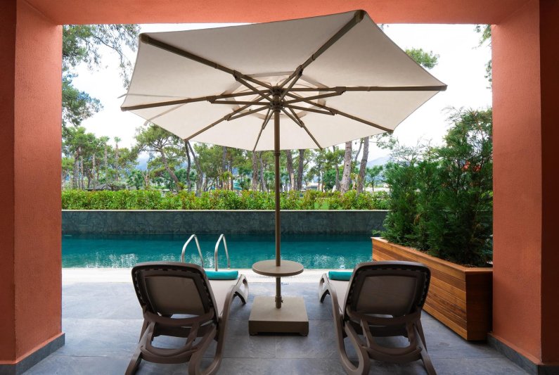 Main Building Swimup Family Room