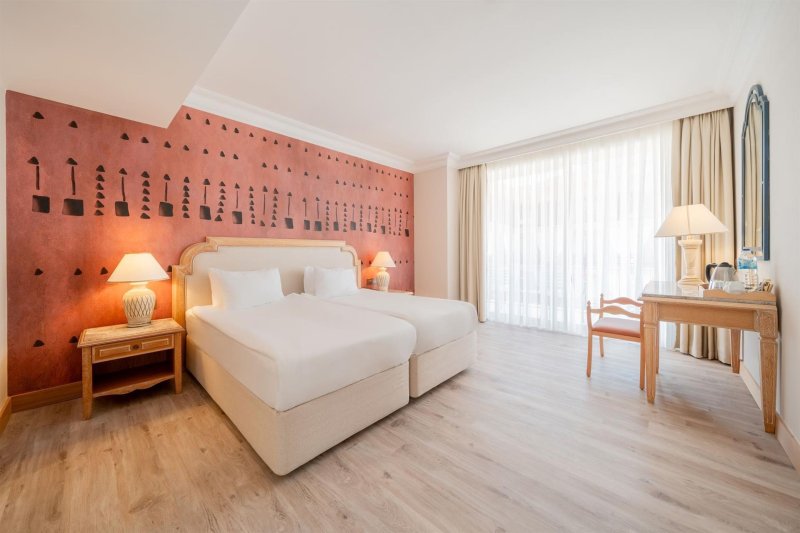 Main Building Junior Suite Land