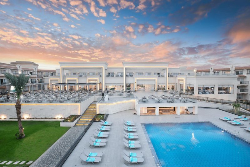 Hurghada utazás The V Luxury Resort