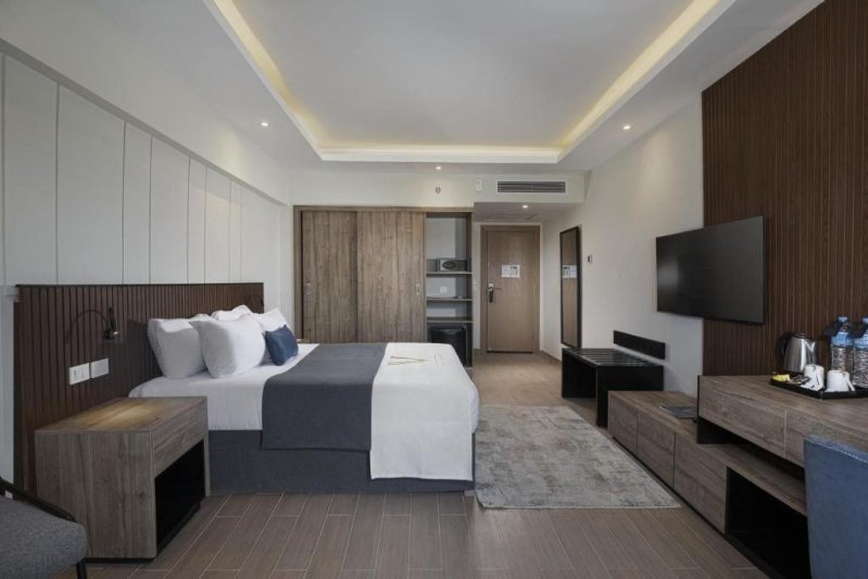 Superior Garden/Pool View Room
