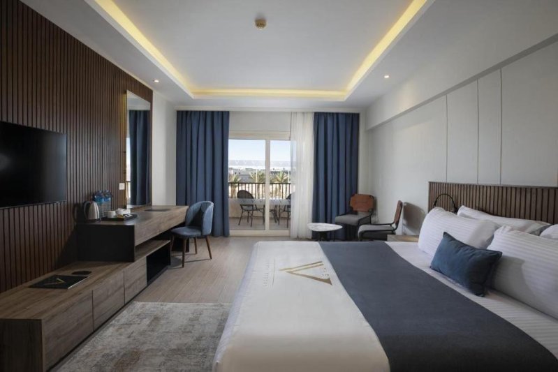 Superior Garden/Pool View Room