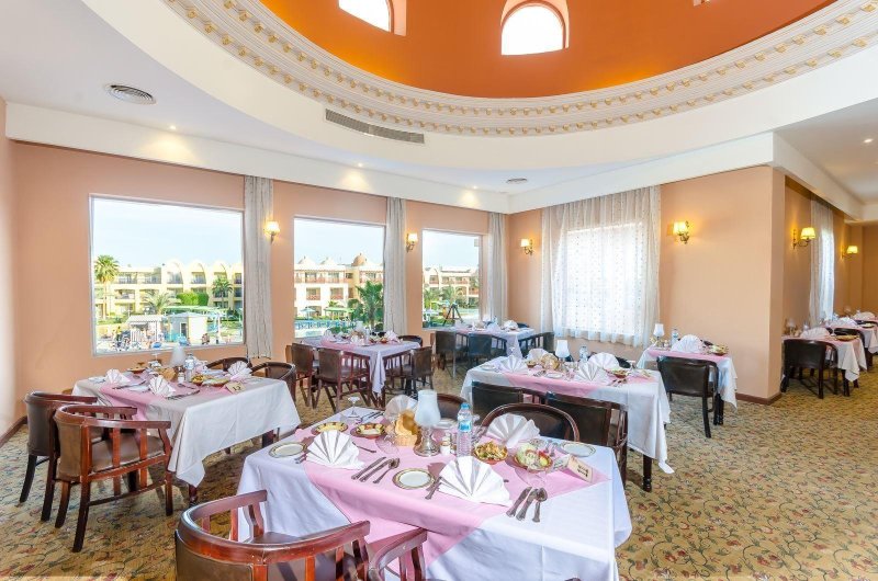 Hurghada utazás Titanic Beach Spa & Aqua Park