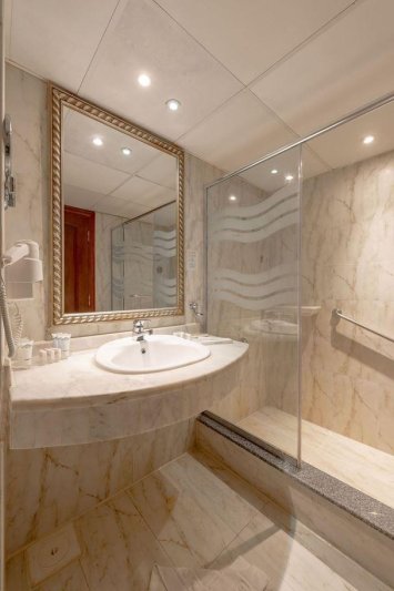 Swim Up Room Adult Only