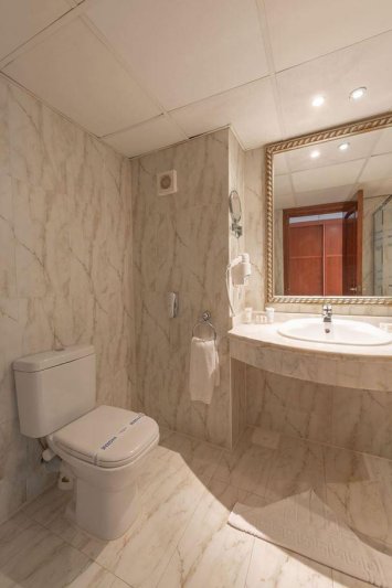 Swim Up Room Adult Only