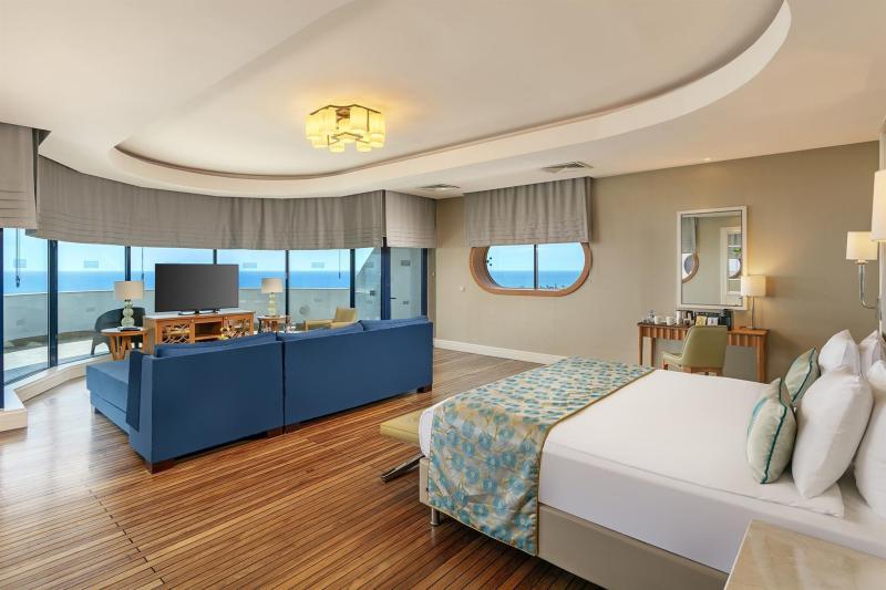 Admiral Suite