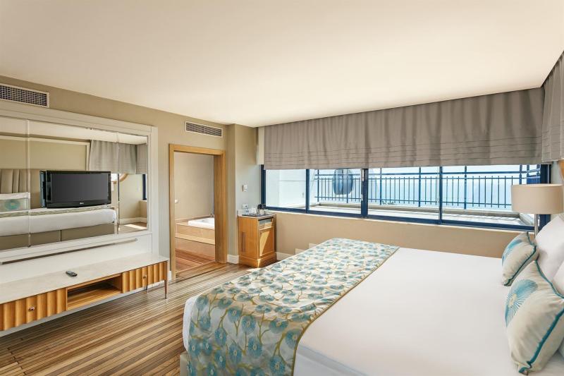 Admiral Suite