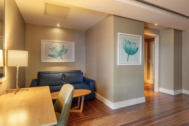 Admiral Suite
