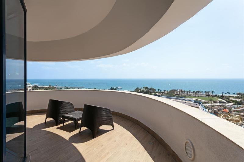 Admiral Suite