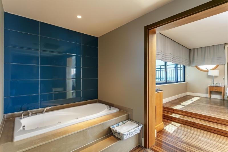 Admiral Suite