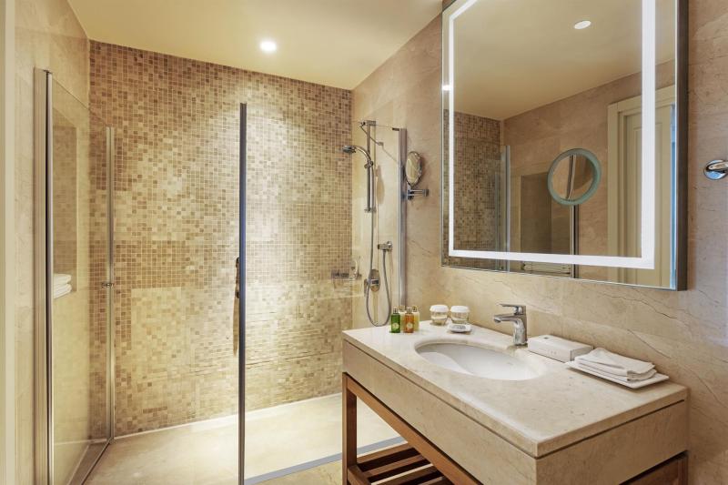 Admiral Suite