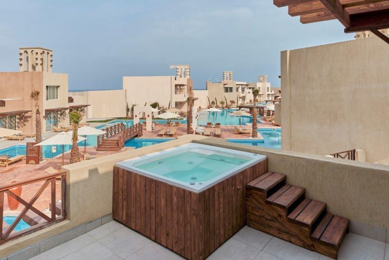 Rooftop Jacuzzi +16