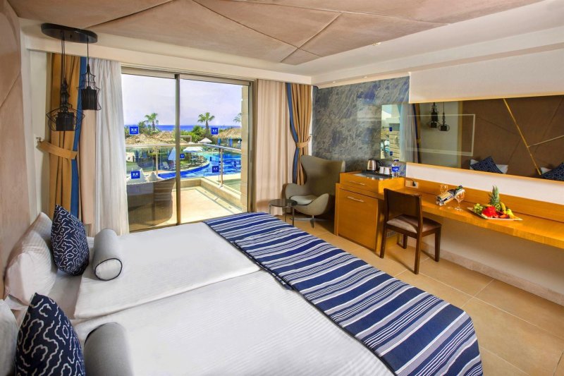 Lake House Room