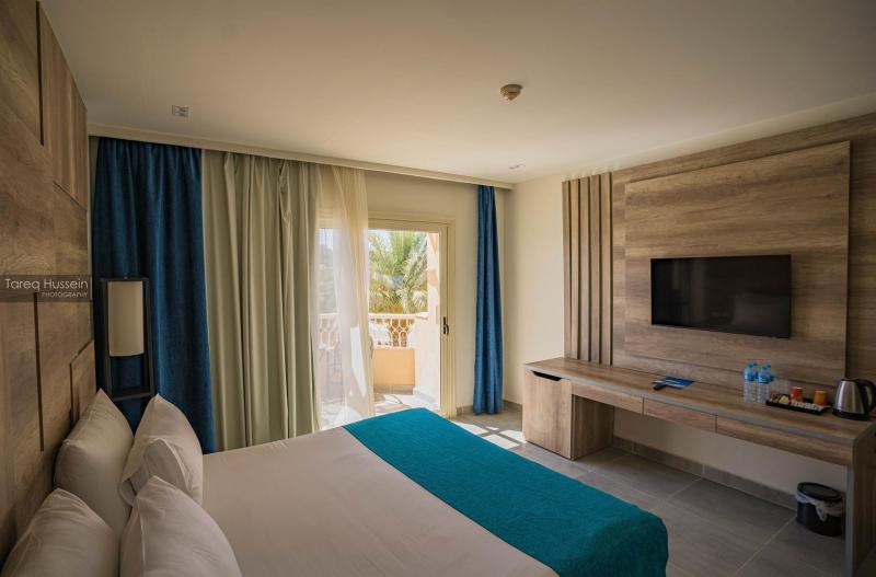Deluxe Pool / Side Sea Room
