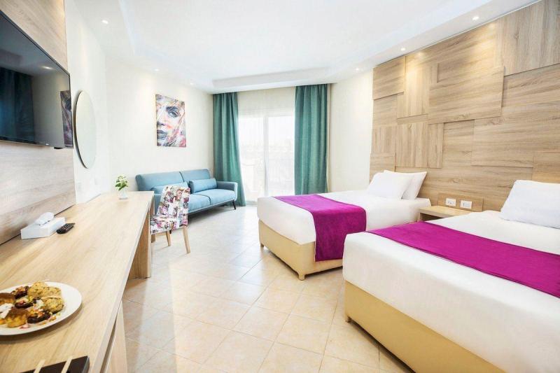 Superior Pool/Side Sea View Room