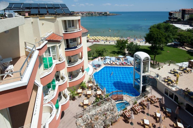 Napospart utazás Villa List