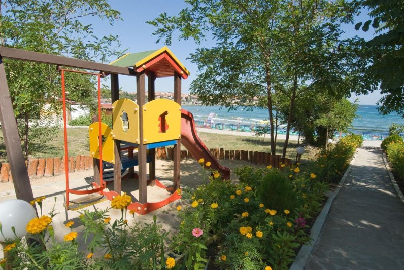 Napospart utazás Villa List