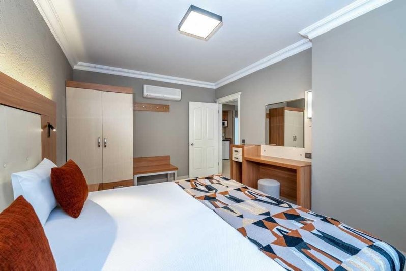 Pool View Suite Room