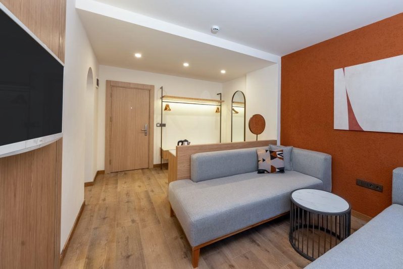 Suite Room Land View