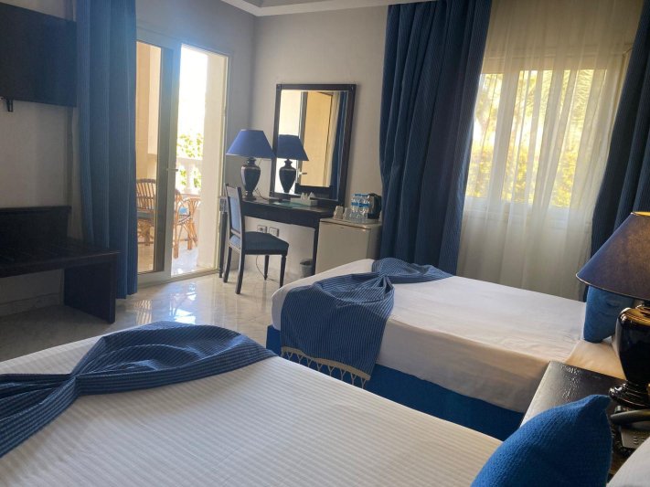 Club Room Garden View