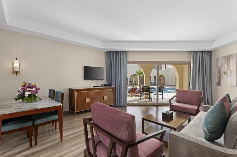 Lagoon Swim Up Suite