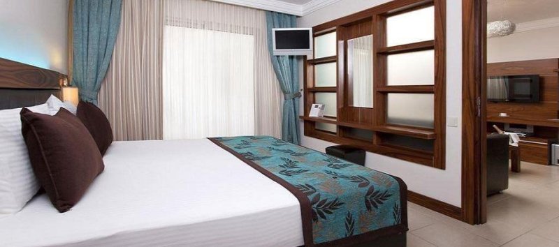 Deluxe King Suite