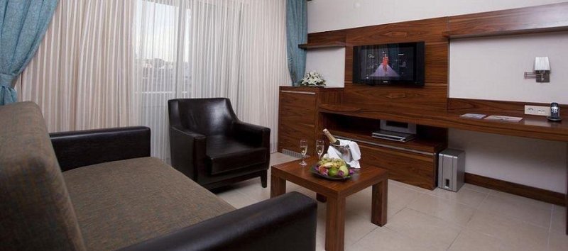 Deluxe King Suite