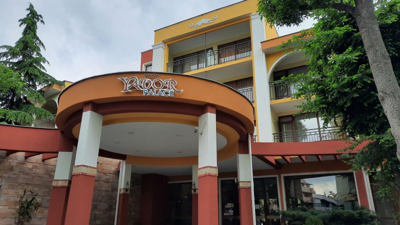 Napospart utazás Yavor Palace