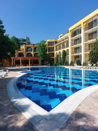 Napospart utazás Yavor Palace