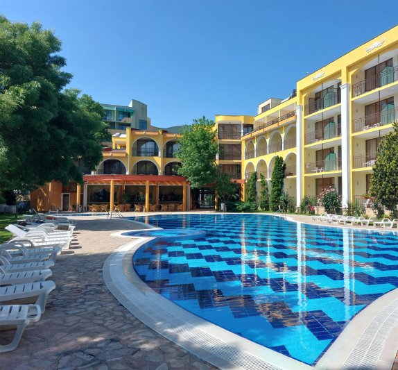 Napospart utazás Yavor Palace