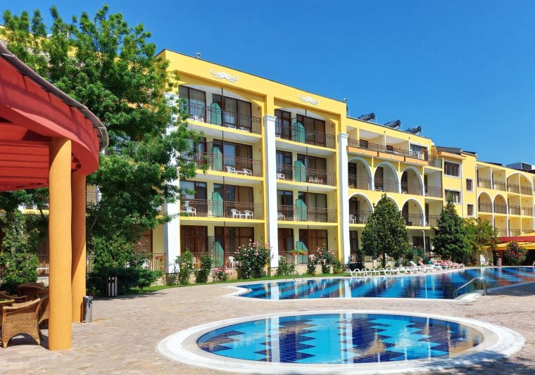 Napospart utazás Yavor Palace