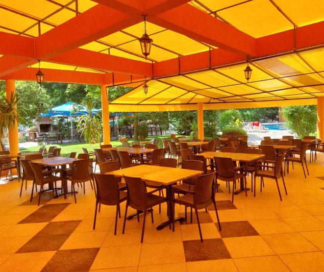 Napospart utazás Yavor Palace