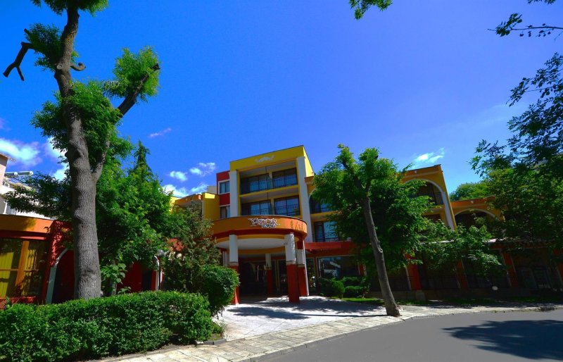 Napospart utazás Yavor Palace