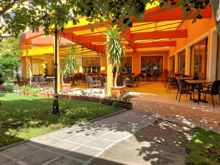 Napospart utazás Yavor Palace