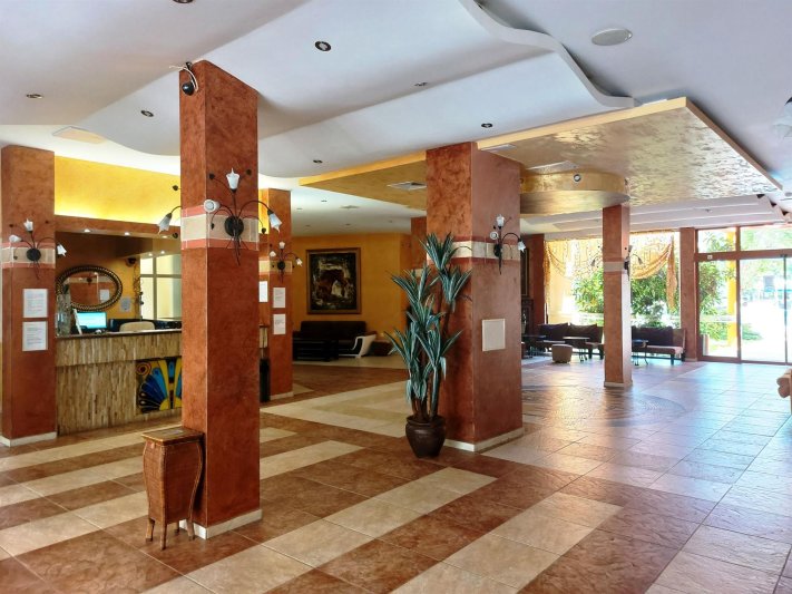 Napospart utazás Yavor Palace