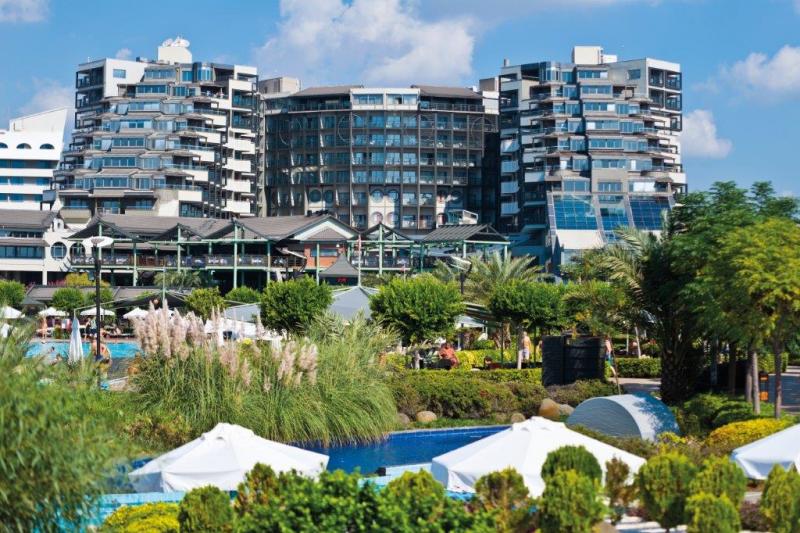 Antalya utazás Limak Lara Deluxe Hotel