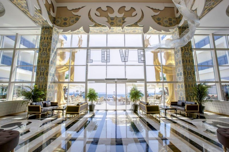 Alanya utazás Azura Deluxe Resort & Spa Hotel