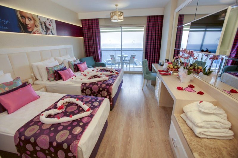 Alanya utazás Azura Deluxe Resort & Spa Hotel