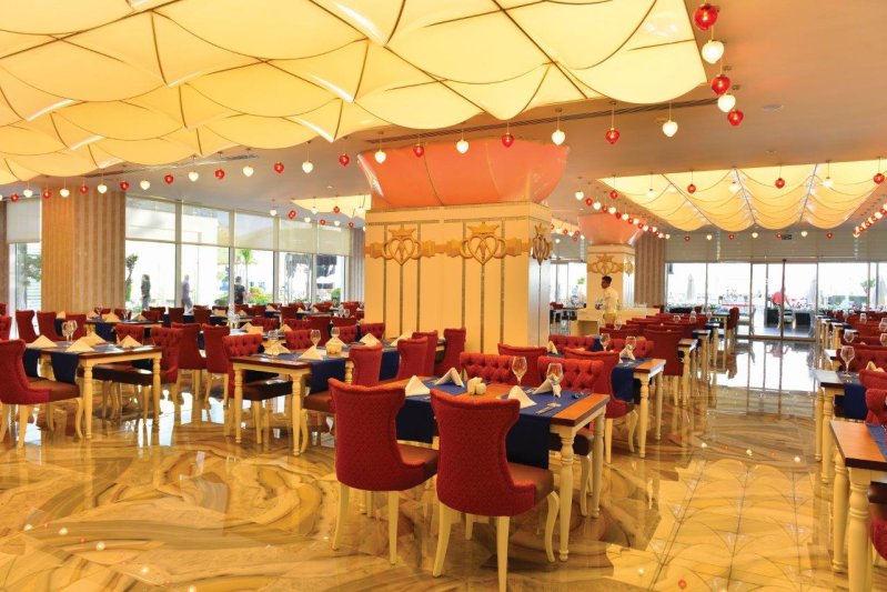 Alanya utazás Azura Deluxe Resort & Spa Hotel